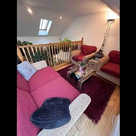 Pensión Bright Penthouse With Private Rooftop & Duplex Living ! *