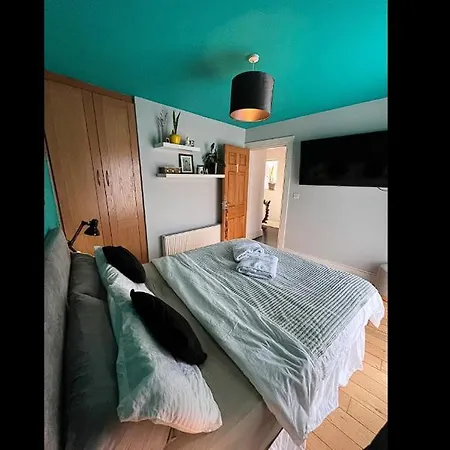 Bright Penthouse With Private Rooftop & Duplex Living ! *